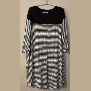 EUC XXL Maurices 3/4 Sleeve Striped Tee Dress in Black and White